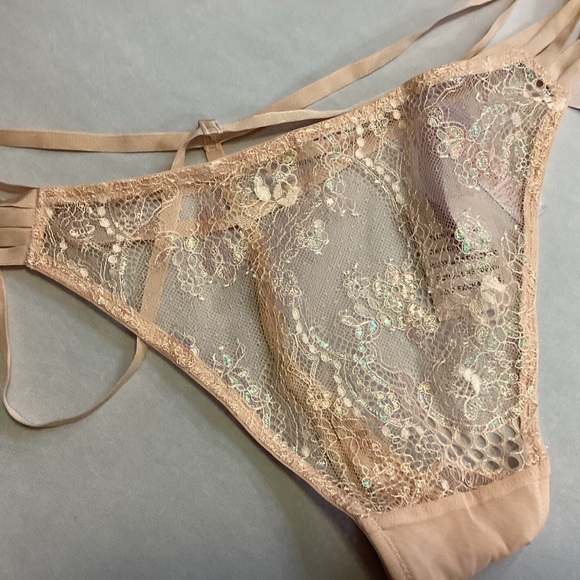 NWT Savage X Fenty BY RIHANNA Lace Latex Convertible Bra and Lace Thong Set $75 - Picture 10 of 16